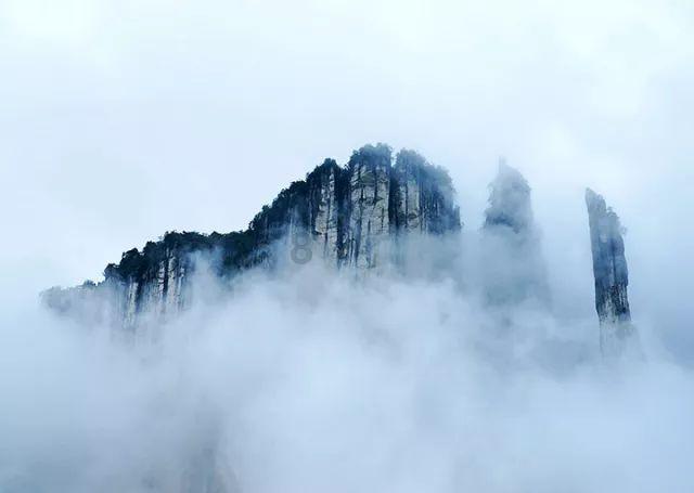 局势突然大反转！特朗普狂打中国牌后，不到24小时，最大劲敌退选